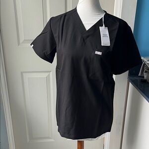 Figs Black Two-Pocket Scrub Top